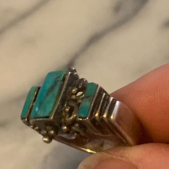 Sterling Silver & Turquoise Ring - Picture 2 of 6